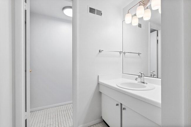 Building Photo - 110 Cross Keys Rd