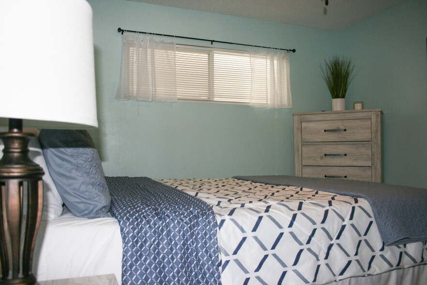 Building Photo - 4000 Gulf Terrace Dr