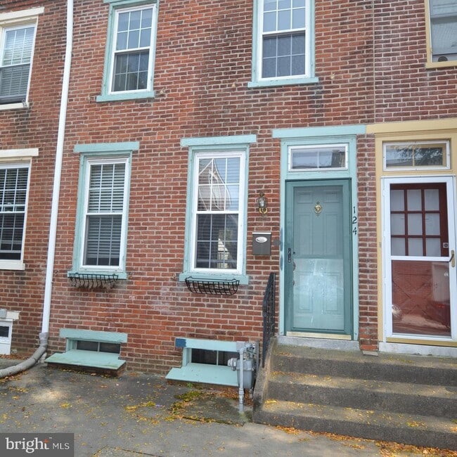 Primary Photo - 124 W Union St