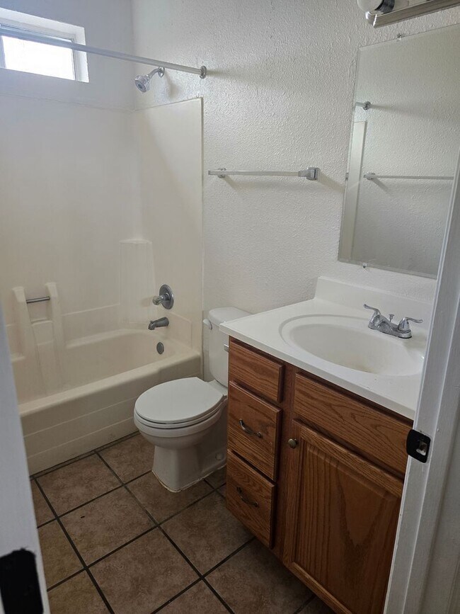 Building Photo - 932 N Belvedere Ave