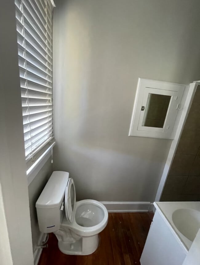 Building Photo - 506 6th Ave N