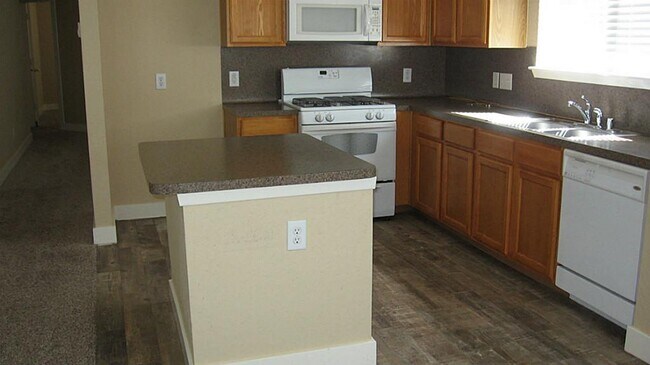 Building Photo - 7627 Fallen Leaf