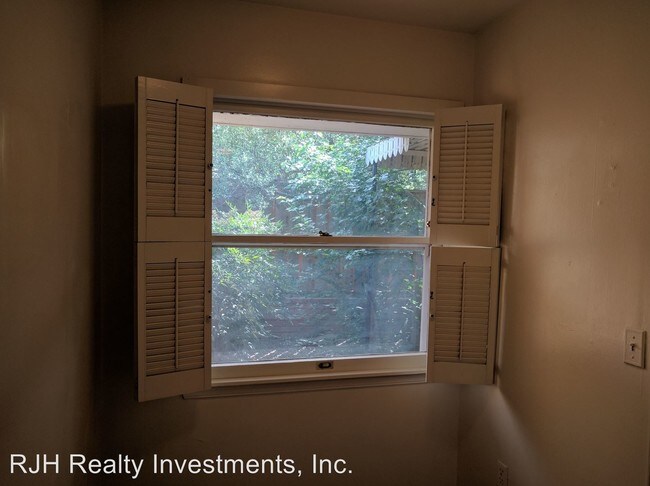 Building Photo - 6523 Avondale Dr