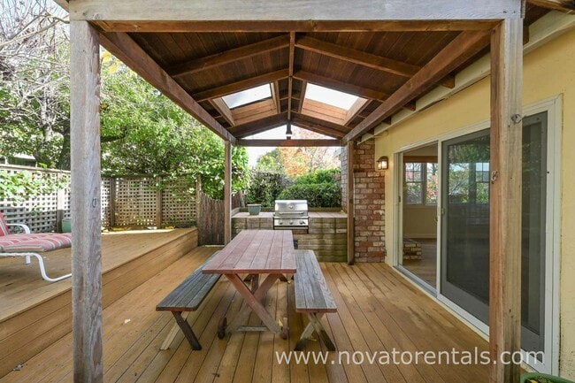 Building Photo - 40 Martinez Ct