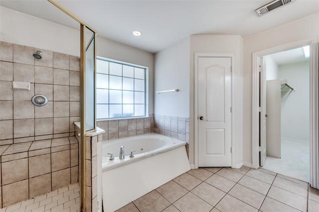 Building Photo - 402 Horse Shoe Dr