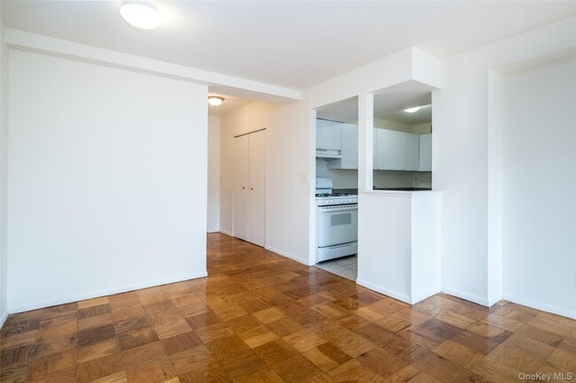 Building Photo - 125 Lake St