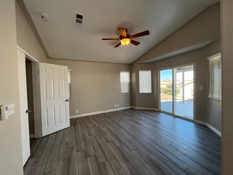 Master Bedroom - 9083 Powell Ave