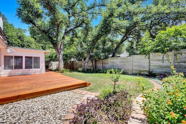Building Photo - 2815 Inridge Dr