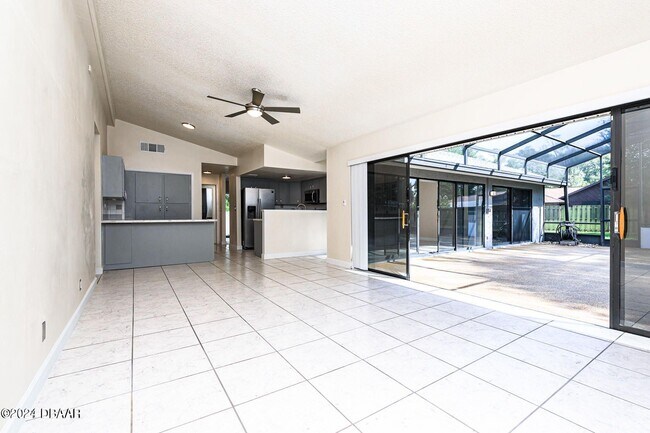 Building Photo - 4 Baywood Dr
