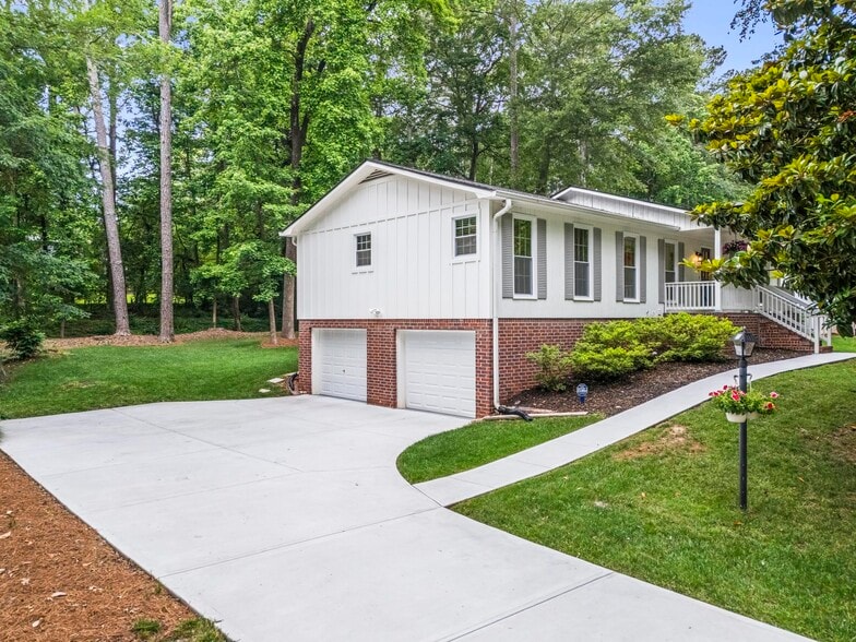 Building Photo - 4133 Thornwall Dr