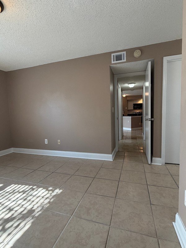 Building Photo - 4658 Commander Dr