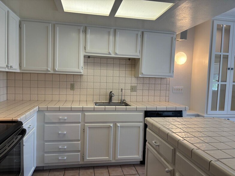 Building Photo - 444 Racquet Landing