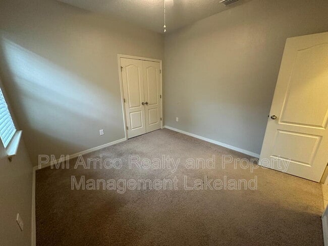 Building Photo - 2009 Country Aire Loop