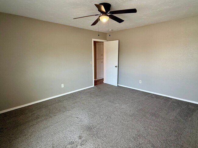 Building Photo - Updated 3 Bed 2 Bath Duplex in NW OKC