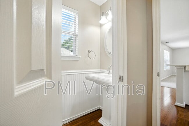 Building Photo - 312 Hickory Hinge Way