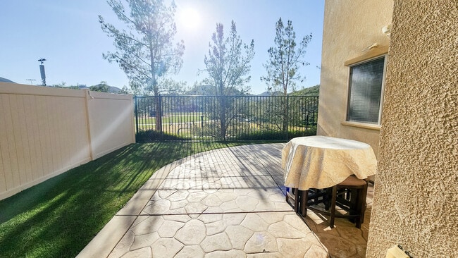 Building Photo - 34213 Parkside Dr