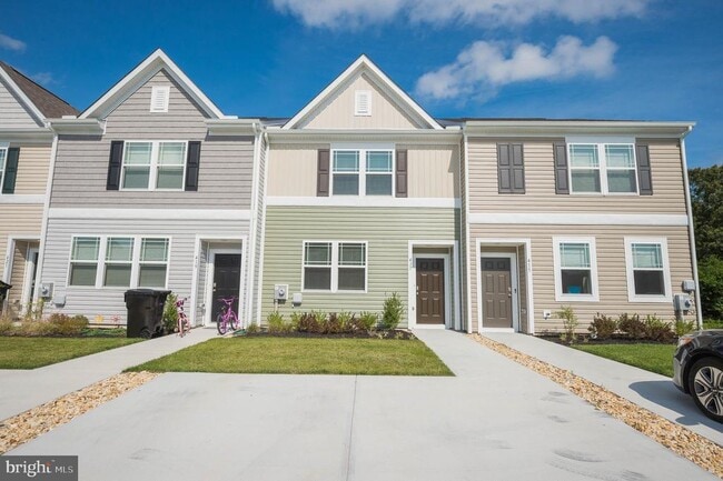 Building Photo - 417 Creekbed Cir