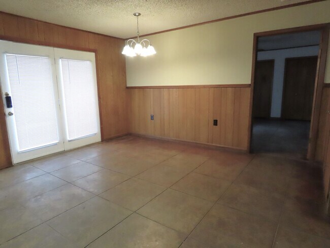 Building Photo - Whitehouse ISD! Spacious 3 Bedroom, 2 Bath...