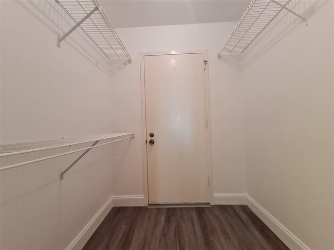 Building Photo - 6911 Environ Blvd