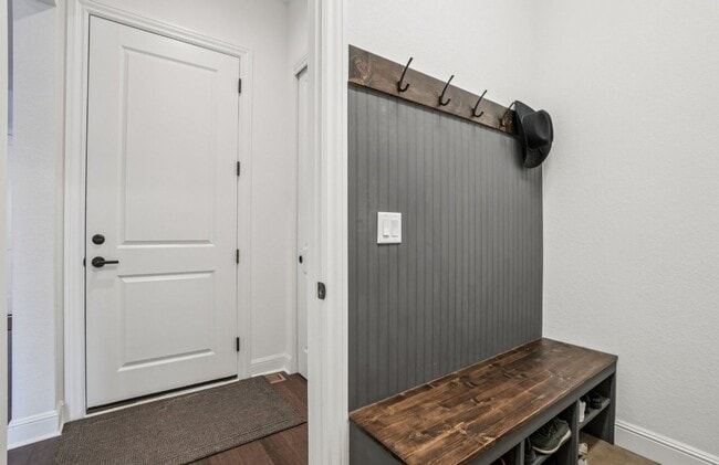 Building Photo - Contemporary 3Bed/2Bath House in Castle Rock