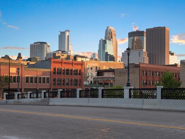 Building Photo - 700 N Washington Ave