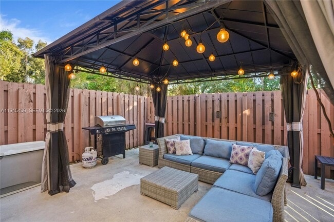 Building Photo - 4880 SW 64th Ave