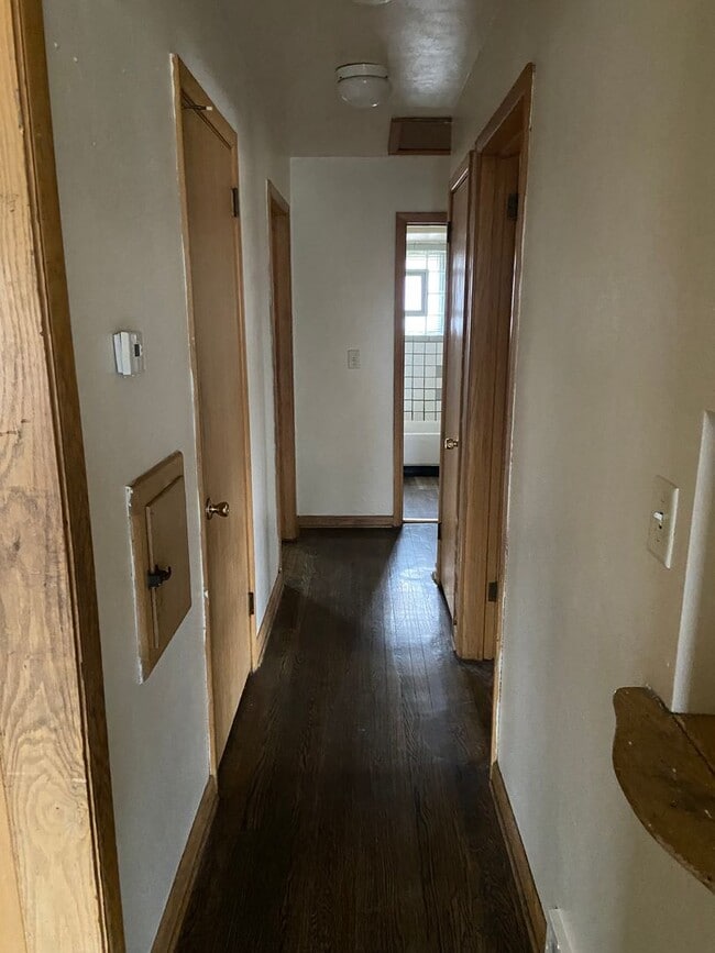 Building Photo - NICE 3BR SINGLE FAMILY, BRICK, CLOSE TO EVERYTHING, BASEMENT, YARD, GARAGE1