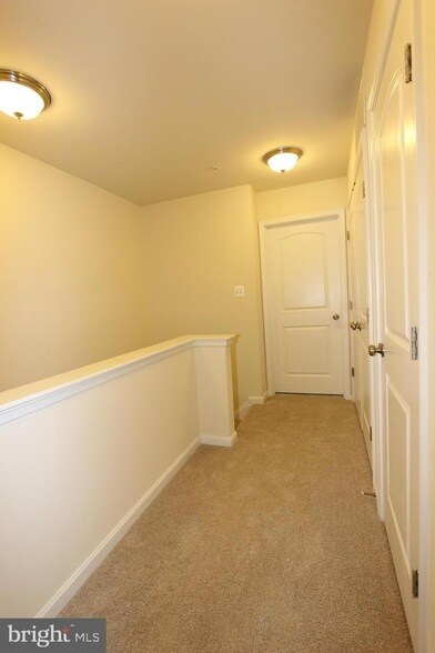 Building Photo - 325 Hersden Ln