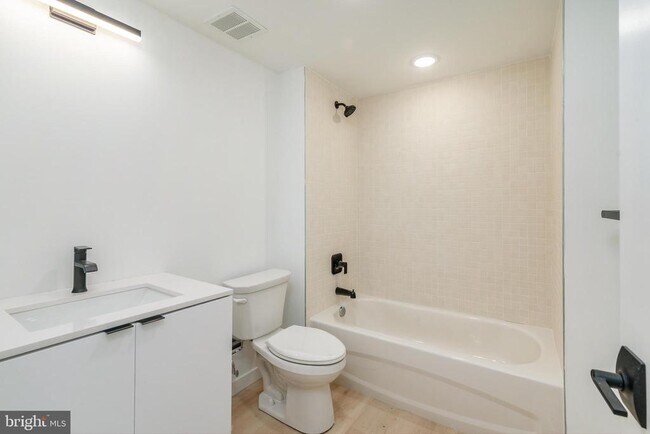 Building Photo - 2717 N Howard St