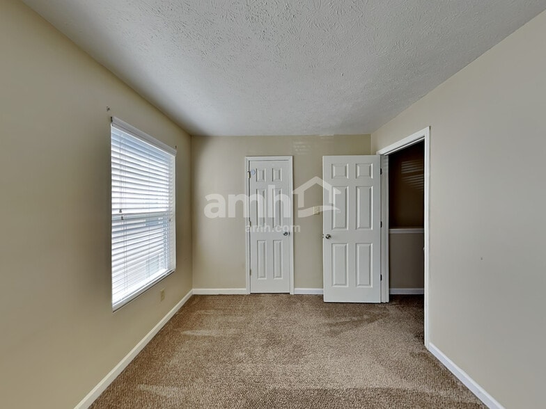 Building Photo - 926 Littleton Dr