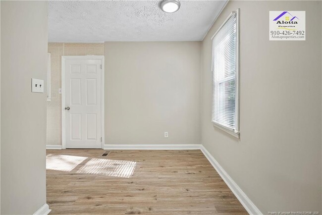 Building Photo - 2054 Osceola Dr