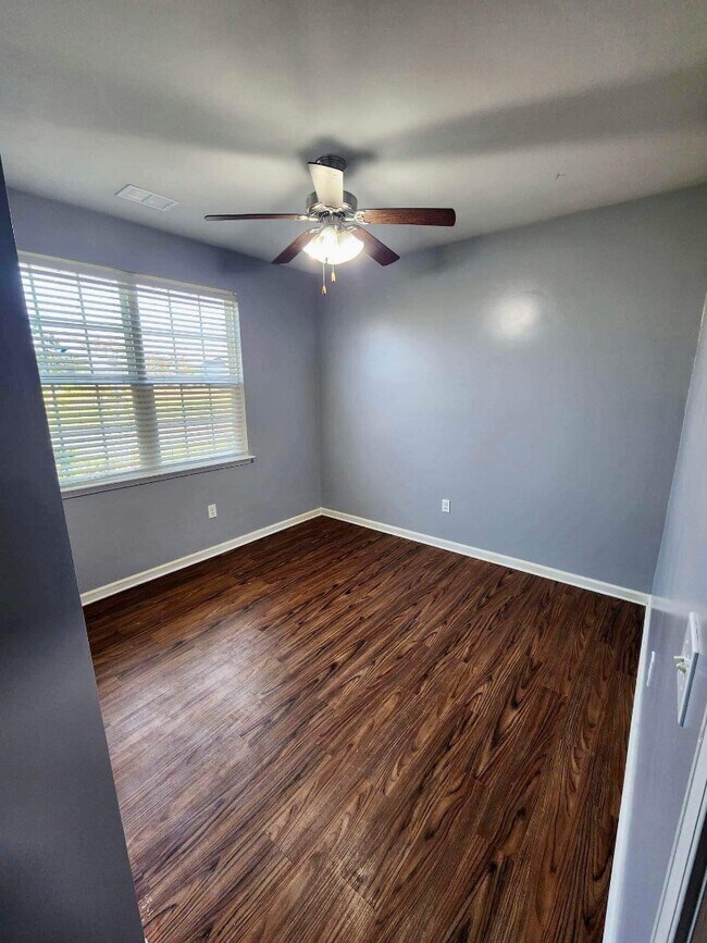 Building Photo - 884 Hayes Point Cir