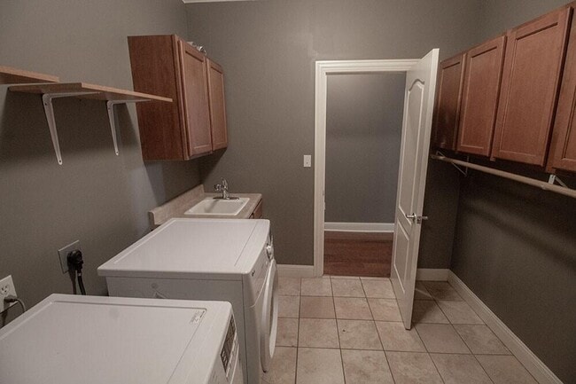 Building Photo - 5702 Thornbrook Pkwy