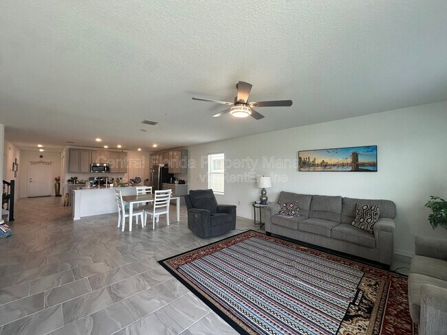 Building Photo - 373 Pineywoods St