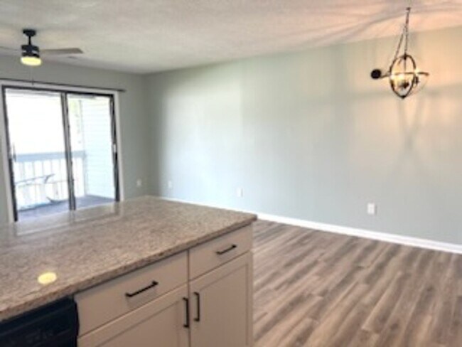 Building Photo - 500 Fairway Village Dr