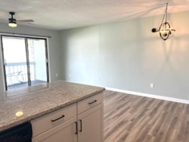 Building Photo - Fairway Village Beautifully Upgraded Condo (Island Green)