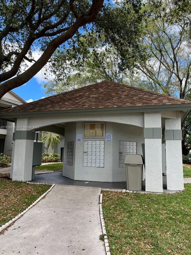 Building Photo - Spacious 2-bed, 1-bath apartment - Ponte Verde at Palm Beach Lakes