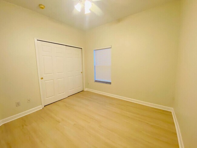 Building Photo - Your Dream Home Awaits! 5 bedroom 3 bath Single Family HOME!!