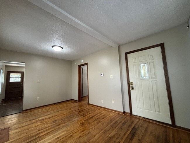 Building Photo - Single Family Home located south of Como P...
