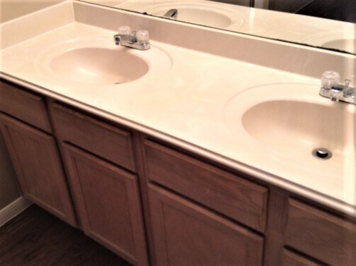 Building Photo - 15923 Mission Glen Dr