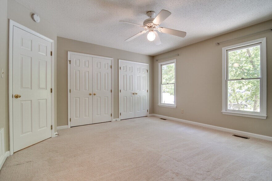 Building Photo - 68 Forest Oaks Dr