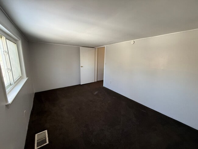 Building Photo - 658 Cooper St