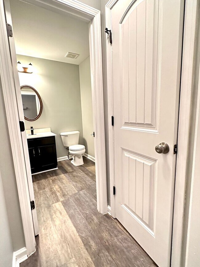 Building Photo - Move-In Special Available! Beautiful Singl...