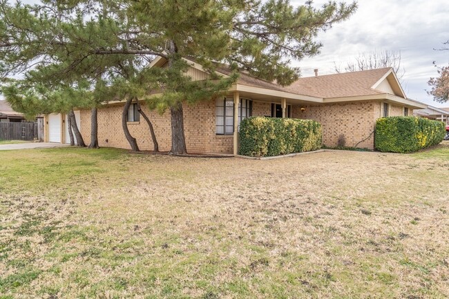 Building Photo - 4721 W Dengar Ave