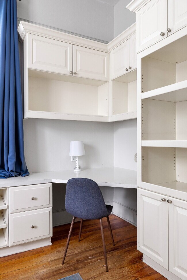 Building Photo - Preleasing for July 15, 2027 | Fully Furnished 3BR Near USC