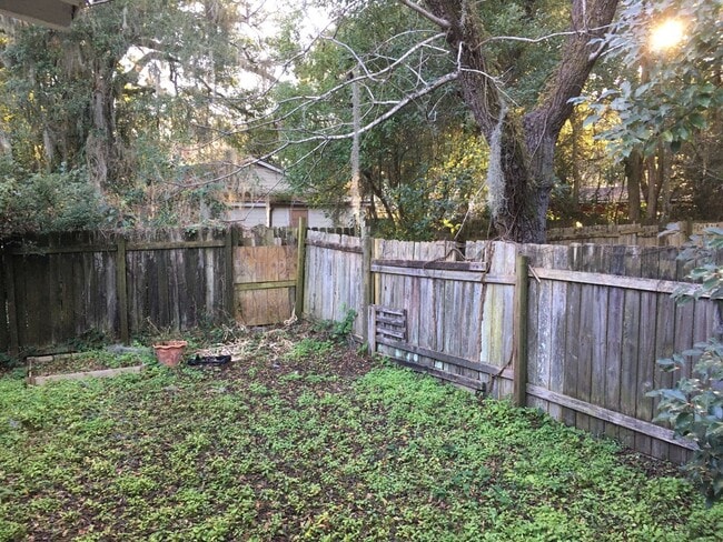 Building Photo - Cozy 2 Bedroom, 1 Bathroom in Fifth Avenue Neighborhood