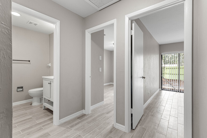 Building Photo - 4151 SE 22nd Ave