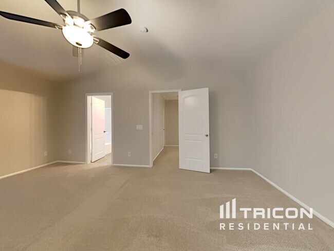 Building Photo - 7906 S 46th Ln