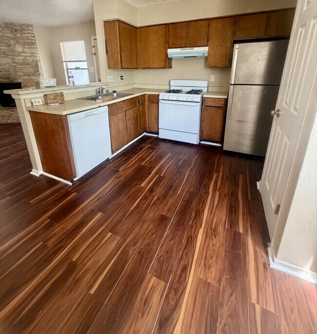 Building Photo - 2201 Leah Cove