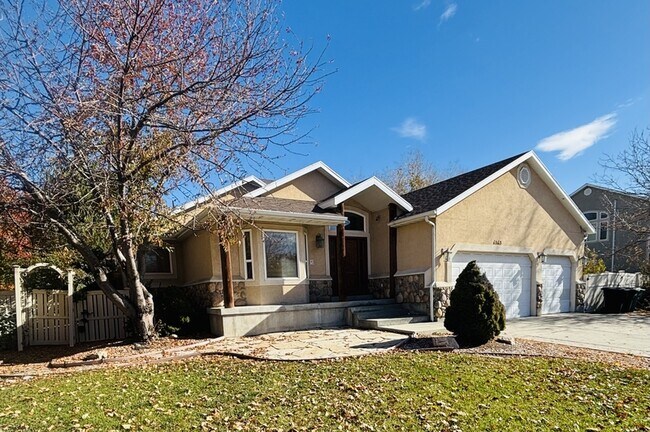 Building Photo - 6363 Murray Bluffs Dr